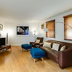 1 Bed Townhouse In Battersea Close To River Thames