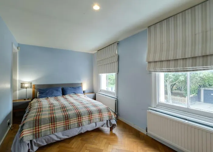1 Bed Townhouse In Battersea Close To River Thames