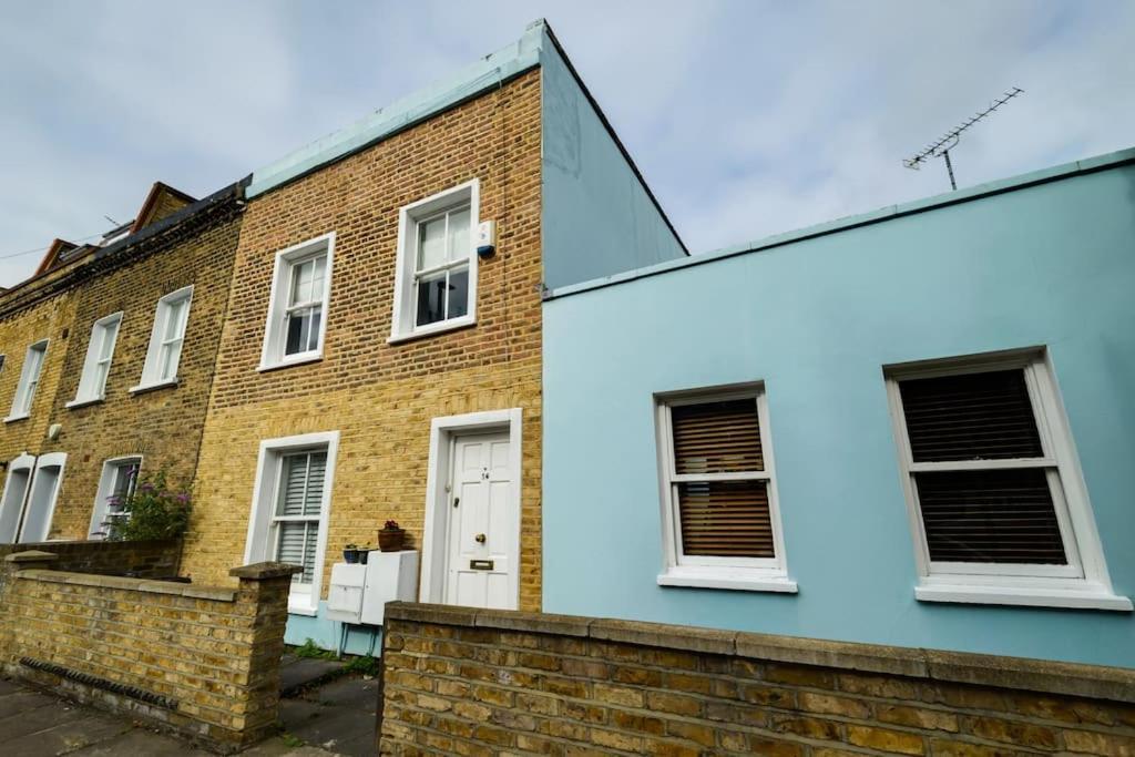 Holiday home 1 Bed Townhouse In Battersea Close To River Thames London