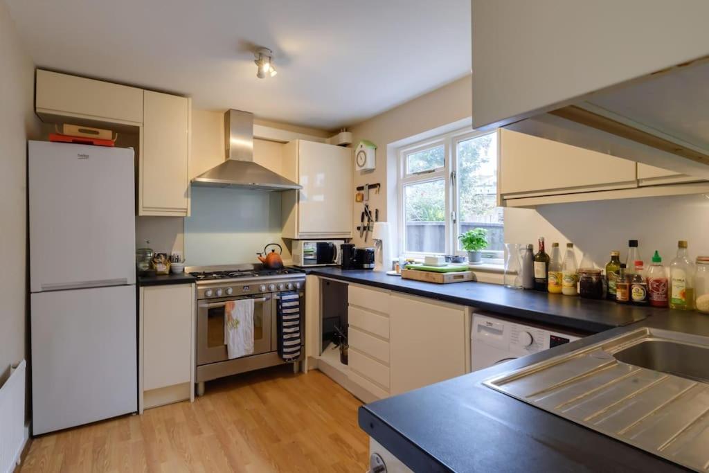 Holiday home 1 Bed Townhouse In Battersea Close To River Thames London