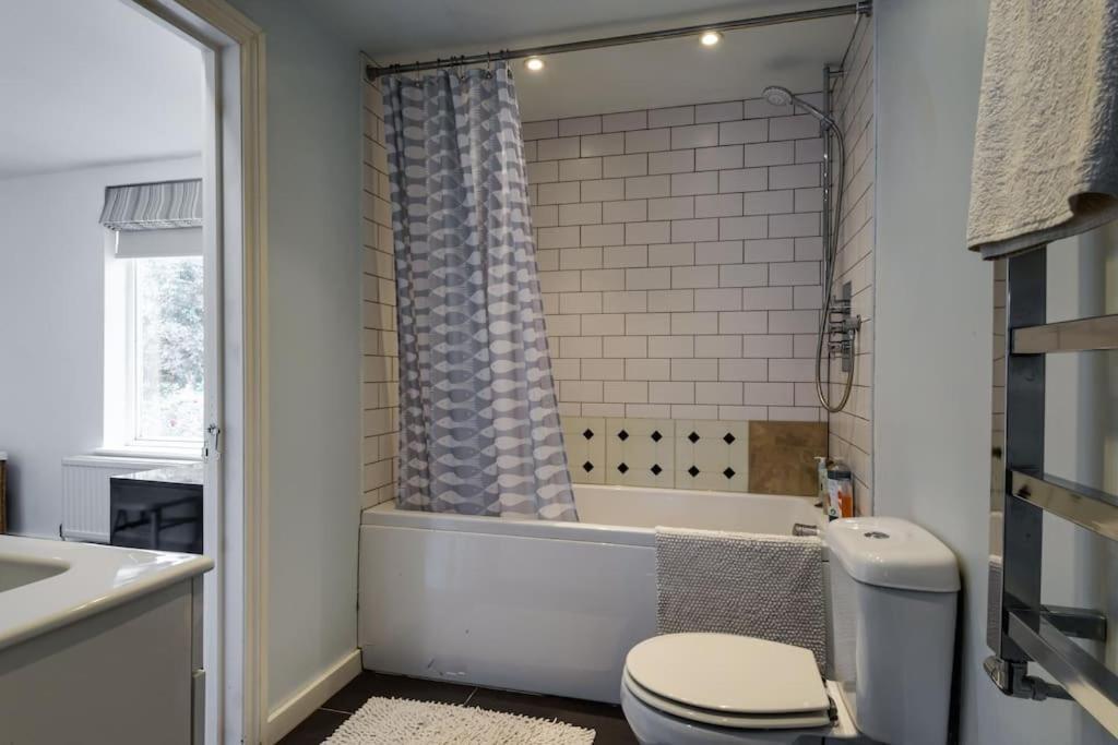 Holiday home 1 Bed Townhouse In Battersea Close To River Thames *